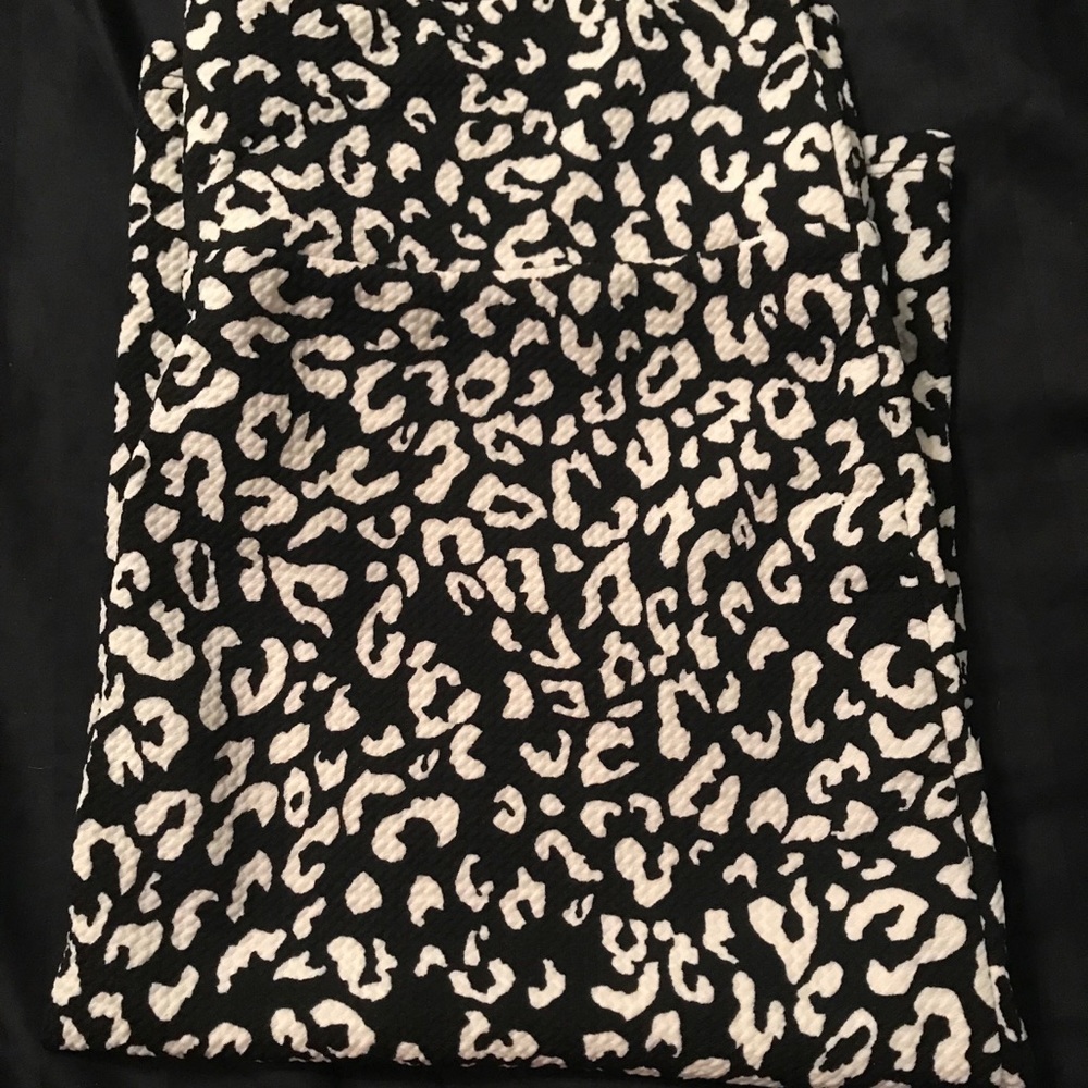 Black and white leopard print lularoe Cassie skirt